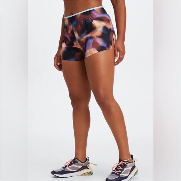 Fabletics Breathe Mid Rise Run Shorts in Meltdown/Crystal Wave/Reflective Silver - Picture 2 of 11